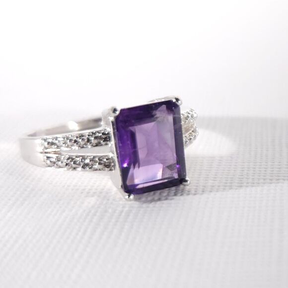 Amethyst Emerald Cut 2.1 Carats Size 7 - Picture 3 of 8
